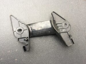 PROWADNICA PASA PRAWA AUDI A4 B8 8K0857782