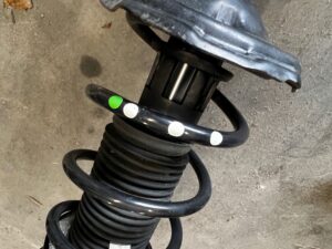 ZWROTNICA AMORTYZATOR MCPHERSON SPRĘŻYNA LEWA SKODA SCALA 1.0 TSI