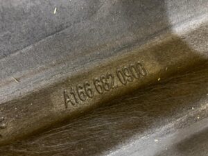 WYGŁUSZENIE WYKŁADZINA TUNELU ŚRODKOWEGO SKRZYNI BIEGÓW MERCEDES GLS X166