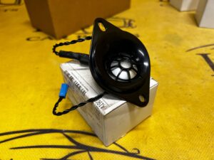 GŁOŚNIK TONÓW WYSOKICH DESKI ROZDZIELCZEJ BMW NOWY OEM