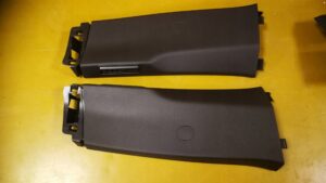 OSŁONA SŁUPKA B RENAULT ESPACE V PRAWA BRĄZ DÓŁ