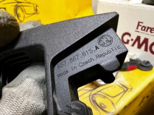 UCHWYT HACZYK BAGAŻNIKA SKODA SCALA