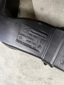 KANAŁ TUNEL NAWIEWU POWIETRZA WNĘTRZA DESKI KONSOLI PRAWY PEUGEOT 508 I EU