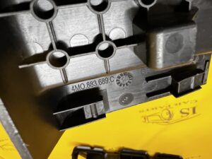 LEWA OSŁONA ZAŚLEPKA SZYNY FOTELA AUDI Q7 4M 4M0