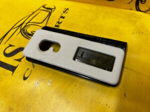 LAMPKA OŚWIETLENIE KABINY WNĘTRZA LEWA LAND ROVER DISCOVERY 5 V L462