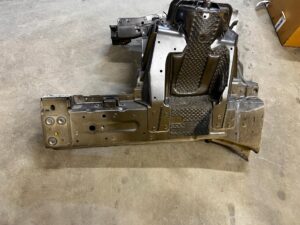 ĆWIARTKA PODŁUŻNICA FARTUCH KIELICH PRZÓD PRAWY RANGE ROVER VELAR L560