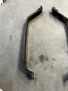 2 X MOCOWANIE UCHWYT OBEJMA ZBIORNIKA PALIWA RANGE ROVER VELAR L560 2.0D