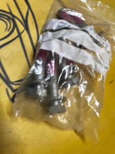 4 X ŚRUBA PIASTY KOŁA PRZÓD BMW 5 E39 E60 6 E63 E64 7 E65 Z8 E52 NOWA OEM