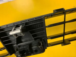 ŚRODKOWA KRATKA NAWIEWU CZUJNIK DESKI AUDI Q7 4M