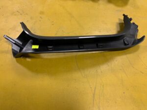 PRAWA OSŁONA TAPICERKA TYLNEJ KLAPY AUDI Q7 4M