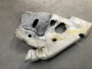 WYGŁUSZENIE NADKOLA BŁOTNIKA TYŁ PRAWY PORSCHE MACAN 95B