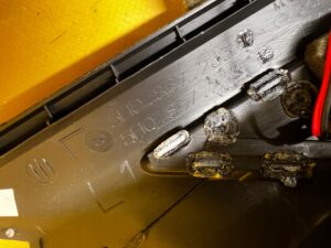 POSZYCIE OSŁONA SŁUPKA PRZÓD A LEWY HARMAN/KARDON VOLKSWAGEN GOLF VIII HB