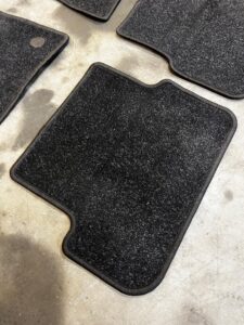 KOMPLET DYWANIKI WELUROWE DACIA SANDERO III 2021R 1.0 SCE