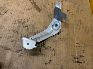 WSPORNIK MOCOWANIE UCHWYT BAGAŻNIKA PRAWY MERCEDES GL X166