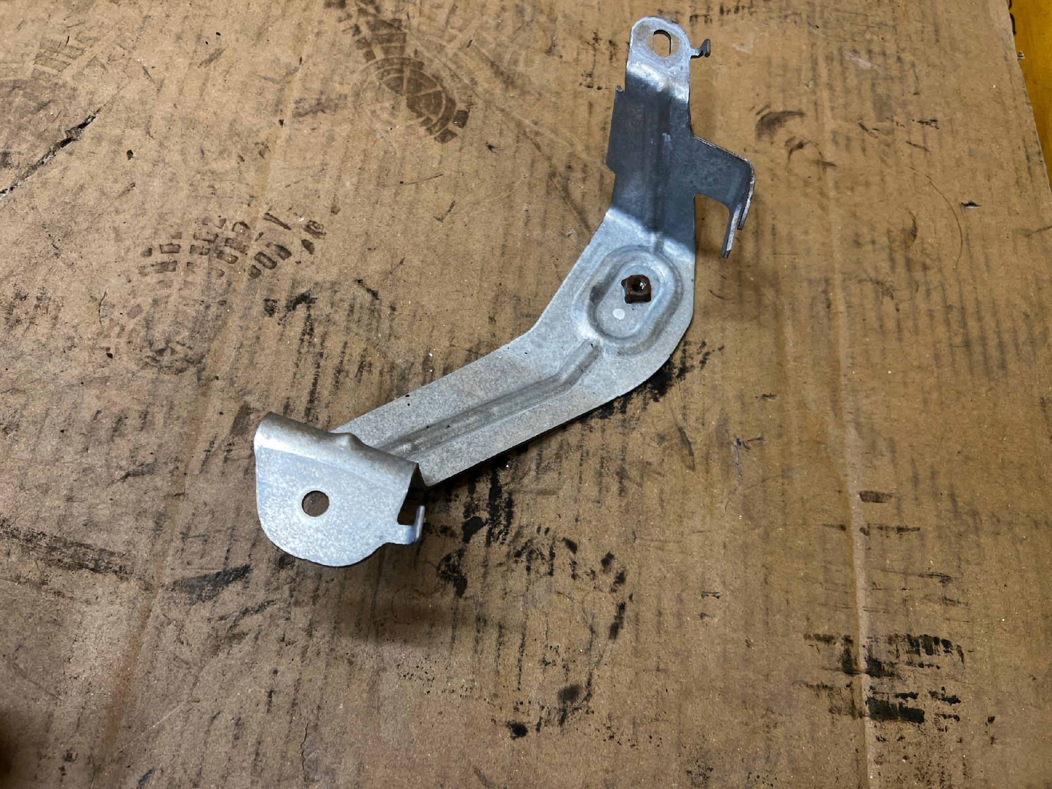 WSPORNIK MOCOWANIE UCHWYT BAGAŻNIKA PRAWY MERCEDES GL X166