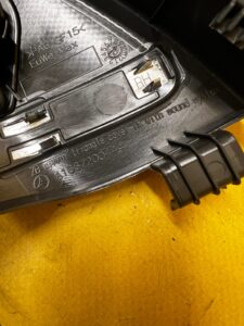 GŁOŚNIK OSŁONA ZAŚLEPKA SŁUPKA A PRZÓD PRAWY HARMAN KARDON MERCEDES GL X166