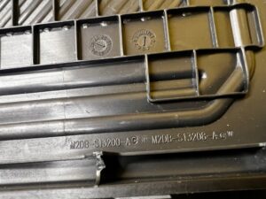 PLASTIK OSŁONA LISTWA PROGU PROGOWA PRZÓD PRAWY 4 DRZWI FORD BRONCO 21-