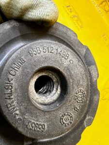 GNIAZDO MOCOWANIE SPRĘŻYNY TYŁ GÓRNE PORSCHE MACAN 95B