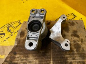 ŁAPA MOCOWANIE WSPORNIK PODUSZKA SILNIKA RENAULT ESPACE VI AUSTRAL