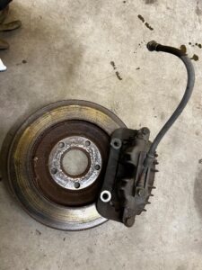 KOMPLET TARCZE HAMULCE ZACISKI PRZÓD CHEVROLET CORVETTE C5 97-04