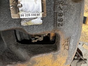 ZWROTNICA TARCZA ZACISK PRZÓD LEWY PEUGEOT 3008 II 5008 II