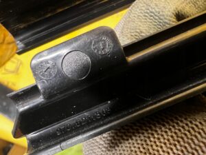 OSŁONA PROWADNICY SZYNY FOTELA PRZÓD LEWY PORSCHE PANAMERA 970 I LIFT