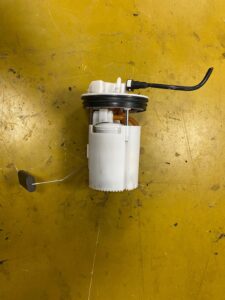 POMPA PALIWA ZBIORNIKA FORD FIESTA MK8 1.0 EB