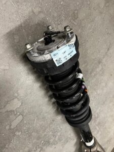 AMORTYZATOR PNEUMATYCZNY PRZÓD LEWY RANGE ROVER VELAR L560 2.0i BENZYNA