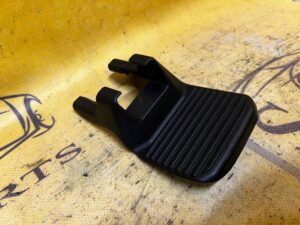 ZAŚLEPKA OSŁONA PROWADNICY FOTELA PRZÓD TOYOTA HILUX VIII 8