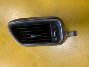 PRAWA KRATKA NAWIEWU POWIETRZA KIA SORENTO III