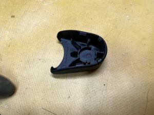 2 X OSŁONA MOCOWANIA PASA BEZPIECZEŃSTWA PEUGEOT 308 II T9