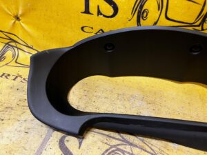 RAMKA OSŁONA OBUDOWA DASZEK LICZNIKA ZEGARÓW TOYOTA HILUX VIII 8