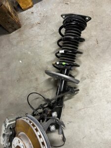 NOGA ZWROTNICA AMORTYZATOR PRZÓD LEWY CITROEN C4 GRAND PICASSO II 1.2 THP