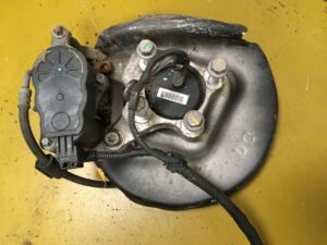 ZWROTNICA PIASTA TARCZA ZACISK TYŁ PEUGEOT 3008 II