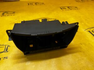 SCHOWEK KONSOLI DESKI ZAPALNICZKA PORT WEJSCIE USB AUX PEUGEOT 308 II T9 EU