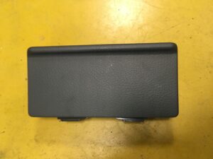 SCHOWEK PÓŁKA POPIELNICZKA WNĘKA INFINITI G37