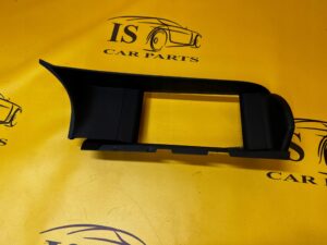 RAMKA WYŚWIETLACZA RADIA W DESCE ROZDZIELCZEJ INFINITI QX30