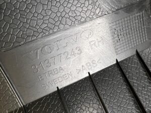 POSZYCIE OSŁONA OBUDOWA SŁUPKA TYŁ PRAWY VOLVO XC90 II