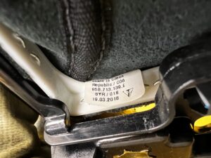 LEWAREK WYBIERAK ZMIANY BIEGÓW OSŁONA TUNELU ŚRODKOWEGO PORSCHE MACAN 95B