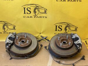 ZWROTNICA PIASTA TARCZ PRAWY PRZÓD FORD FIESTA MK8