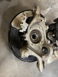 PIASTA ZWROTNICA ZACISK TYŁ PRAWY MERCEDES E-KLASA W213 KOMBI