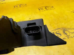 SKRZYNKA BEZPIECZNIKÓW MERCEDES C-KLASA W206