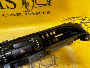 KRATKA NAWIEWU ŚRODKOWA DESKI KONSOLI PRZÓD PRZEDNIA TOYOTA HILUX VIII 8