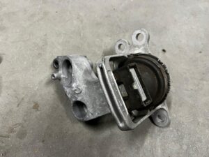 ŁAPA PODUSZKA SILNIKA RENAULT TALISMAN NISSAN X-TRAIL T32 1.6 DCI