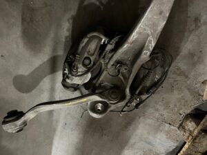 ZWROTNICA PIASTA TARCZA ZACISK WAHACZE PRZÓD LEWY BMW 5 F10 F11 2WD RWD