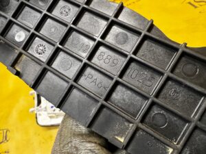 2 X MOCOWANIE OSŁONA ZAWIASÓW MASKI POKRYWY SILNIKA MERCEDES CLS W218