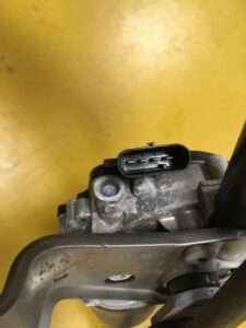 MECHANIZM WYCIERACZEK INFINITI Q30 MERCEDES W176