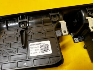 KRATKA NAWIEWU PRZÓD ŚRODEK ŚRODKOWA DACIA SANDERO III STEPWAY