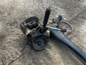 KOMPLET BELKA OŚ ZAWIESZENIE HAMULCE TYŁ TYLNA PEUGEOT 308 II T9 2014R EU