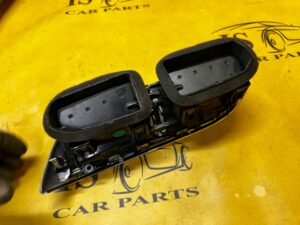 KRATKA NAWIEWU ŚRODKOWA DESKI INFINITI Q30 EUROPA